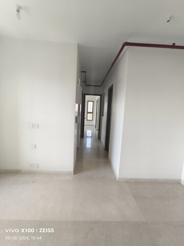 Room in 2 BHK Apartment at Kalpataru Paramount B, Kapur Bawdi – for Sale