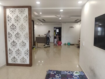 Furnished Amenities in 3 BHK Builder Floor at BPTP District 3, Sector 85 – for Sale