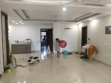 Parking in 3 BHK Builder Floor at BPTP District 3, Sector 85 – for Sale