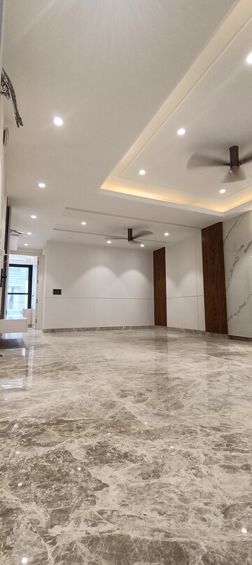 Room in 3 BHK Builder Floor at Anand Vihar – for Sale