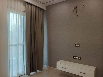Room in 3 BHK Builder Floor at J Mart, Sector 70 – for Sale