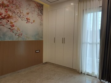 Room in 3 BHK Builder Floor at J Mart, Sector 70 – for Sale