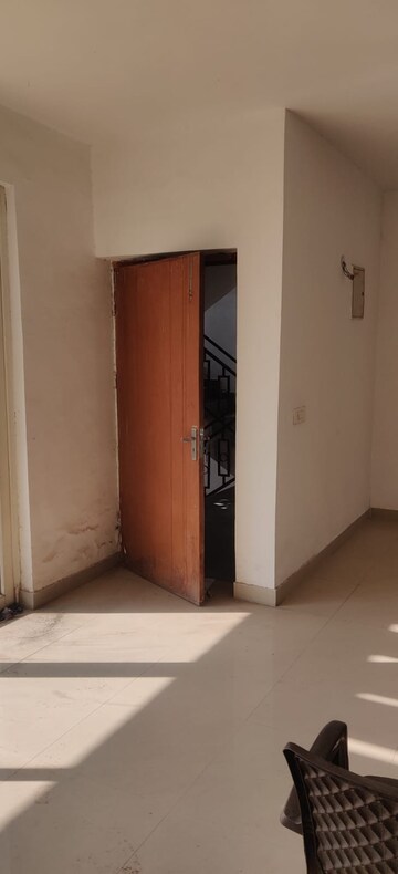 Room in 3 BHK Builder Floor at BPTP Elite Floors, Sector 83 – for Sale