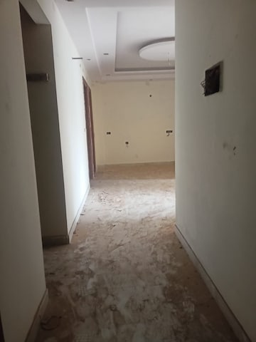 Room in 3 BHK Builder Floor at Sector 105 – for Sale