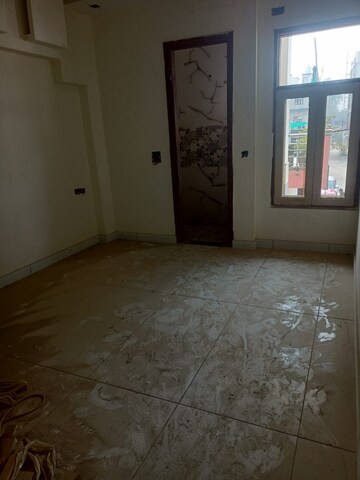 Room in 3 BHK Builder Floor at Sector 105 – for Sale