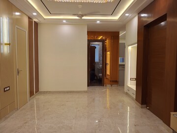 Room in 3 BHK Builder Floor at J Mart, Sector 70 – for Sale
