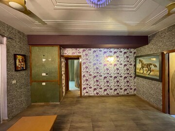 Living Room in 2 BHK Apartment at DLF Regency Park I, Dlf Phase iv – for Sale