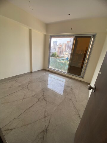 Room in 3 BHK Apartment at Thane West – for Sale