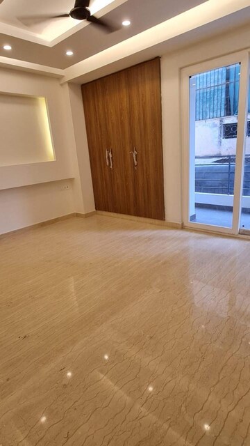 Room in 3 BHK Builder Floor at Sector 38 – for Sale