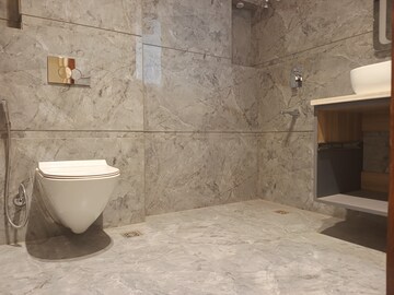 Bathroom in 3 BHK Apartment at Parsvnath Green Ville, Sector 48 – for Sale