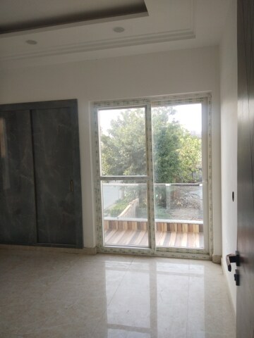 Room in 3 BHK Builder Floor at BPTP Parkland Pride, Sector 77 – for Sale