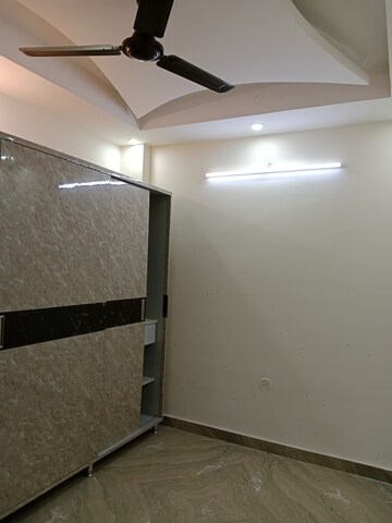 Room in 3 BHK Builder Floor at Laxmi Nagar – for Sale