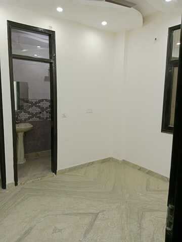 Room in 3 BHK Builder Floor at Laxmi Nagar – for Sale
