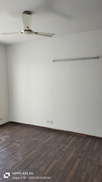 Room in 3 BHK Apartment at CHD Avenue 71, Sector 71 – for Sale