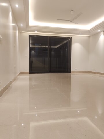 Furnished Amenities in 4 BHK Builder Floor at Kailash Colony – for Sale