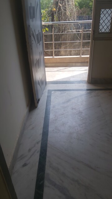 Room in 2.5 BHK Builder Floor at Mayur Vihar Phase 1 – for Sale
