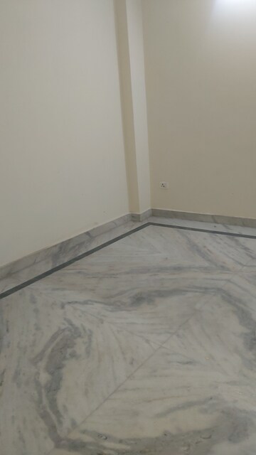 Furnished Amenities in 2.5 BHK Builder Floor at Mayur Vihar Phase 1 – for Sale