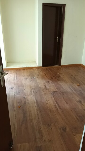 Room in 2.5 BHK Apartment at Galaxy Vega, Tech Zone 4 Greater Noida – for Sale