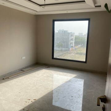 Bedroom in 3 BHK Builder Floor at BPTP Parkland Pride Phase 2, Sector 77 – for Sale