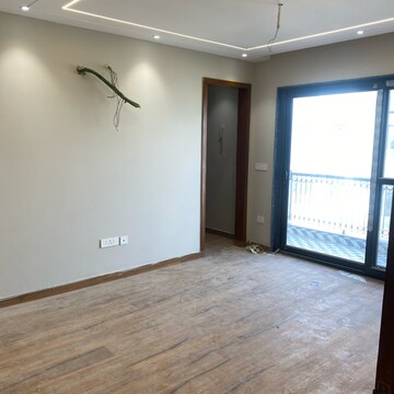 Room in 3 BHK Builder Floor at BPTP Parkland Pride Phase 2, Sector 77 – for Sale