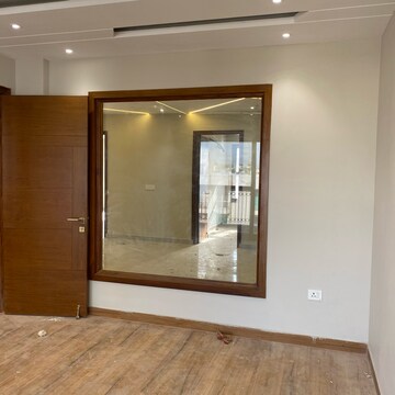 Room in 3 BHK Builder Floor at BPTP Parkland Pride Phase 2, Sector 77 – for Sale