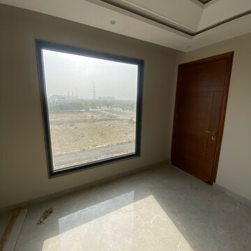 Room in 3 BHK Builder Floor at BPTP Parkland Pride Phase 2, Sector 77 – for Sale