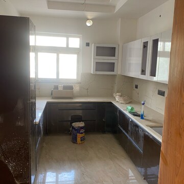 Kitchen in 3 BHK Builder Floor at BPTP Parkland Pride Phase 2, Sector 77 – for Sale