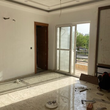 Master Bedroom in 3 BHK Builder Floor at BPTP Parkland Pride Phase 2, Sector 77 – for Sale