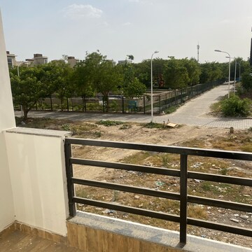 Balcony in 3 BHK Builder Floor at BPTP Parkland Pride Phase 2, Sector 77 – for Sale