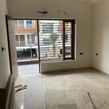 Balcony in 3 BHK Builder Floor at BPTP Parkland Pride Phase 2, Sector 77 – for Sale