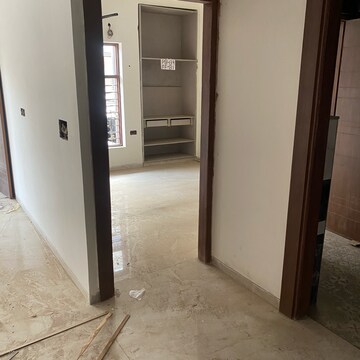 Building Lobby in 3 BHK Builder Floor at BPTP Parkland Pride Phase 2, Sector 77 – for Sale