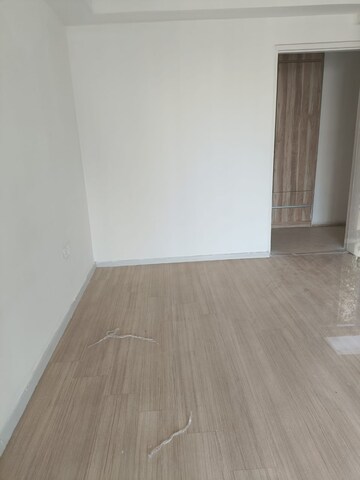 Room in 3 BHK Apartment at DLF The Skycourt, Sector 86 – for Sale