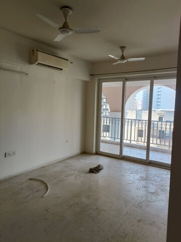 Room in 3 BHK Apartment at DLF The Skycourt, Sector 86 – for Sale