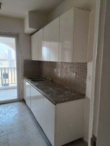 Bathroom in 3 BHK Apartment at DLF The Skycourt, Sector 86 – for Sale