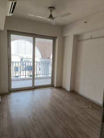 Room in 3 BHK Apartment at DLF The Skycourt, Sector 86 – for Sale