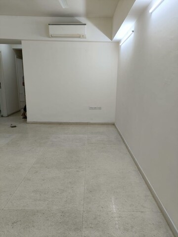 Room in 3 BHK Apartment at DLF The Skycourt, Sector 86 – for Sale