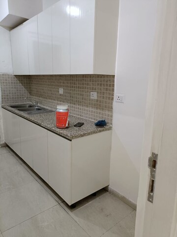 Bathroom in 3 BHK Apartment at DLF The Skycourt, Sector 86 – for Sale