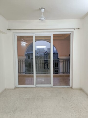 Room in 3 BHK Apartment at DLF The Skycourt, Sector 86 – for Sale