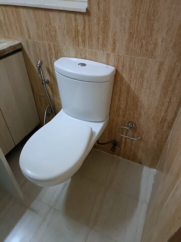 Bathroom in 3 BHK Apartment at DLF The Skycourt, Sector 86 – for Sale