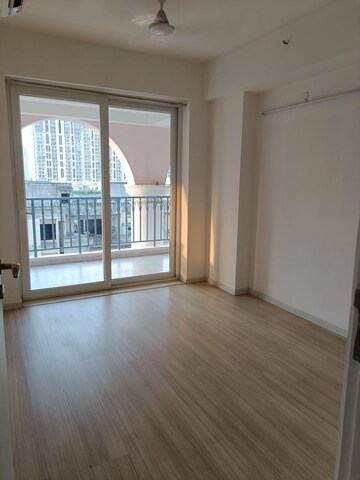 Room in 3 BHK Apartment at DLF The Skycourt, Sector 86 – for Sale