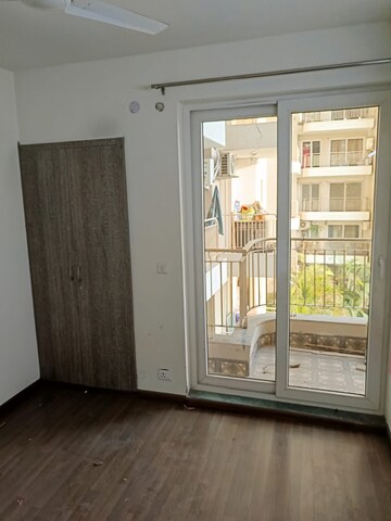 Room in 3 BHK Apartment at BPTP Discovery Park, Sector 80 – for Sale