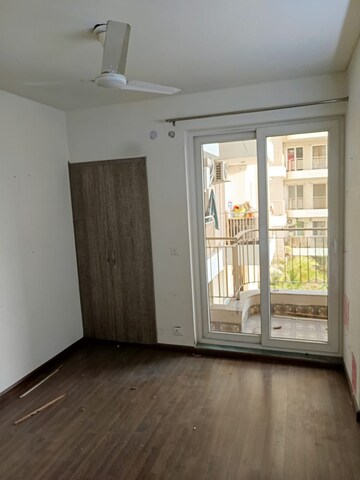 Room in 3 BHK Apartment at BPTP Discovery Park, Sector 80 – for Sale