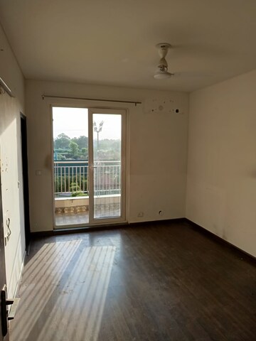 Room in 3 BHK Apartment at BPTP Discovery Park, Sector 80 – for Sale