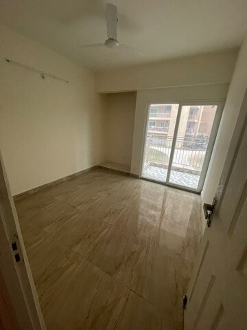 Room in 2.5 BHK Apartment at MSX Alpha Homes, Alpha 1 Greater Noida – for Sale