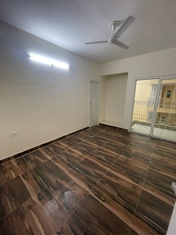 Room in 2.5 BHK Apartment at MSX Alpha Homes, Alpha 1 Greater Noida – for Sale