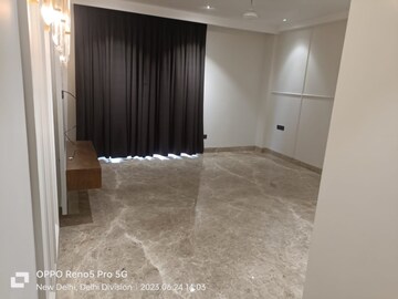 Room in 4 BHK Builder Floor at Janakpuri – for Sale