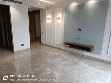 Room in 4 BHK Builder Floor at Janakpuri – for Sale