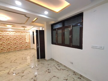 Room in 3 BHK Apartment at DLF Park Place, Sector 54 – for Sale