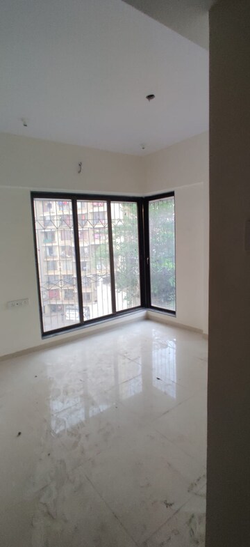 Room in 3 BHK Apartment at Sagar City Artic, Andheri West – for Sale