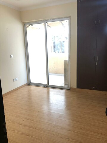 Room in 3 BHK Apartment at Eldeco Live By The Greens, Sector 150 – for Sale